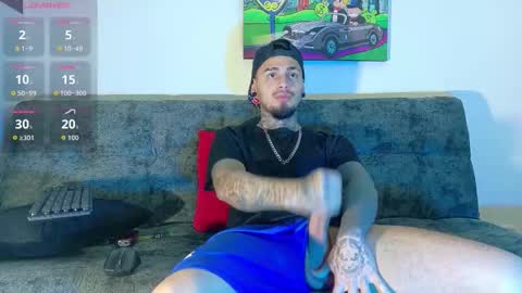 Julian independent model online show from November 28, 6:32 am