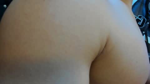 julian_wallace online show from February 22, 3:58 pm