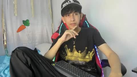 Julian online show from April 15, 7:16 pm