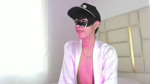 Julian online show from June 12, 7:35 pm