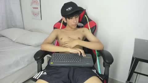 Julian online show from March 28, 7:26 pm