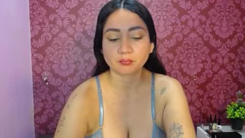 Snapshot of juliana_boobx chatting on October 16, 12:38 pm Juli online show from October 16, 12:38 pm