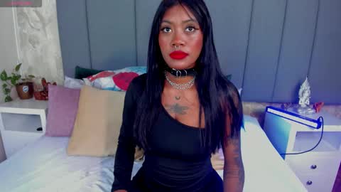 juli online show from November 21, 3:15 am