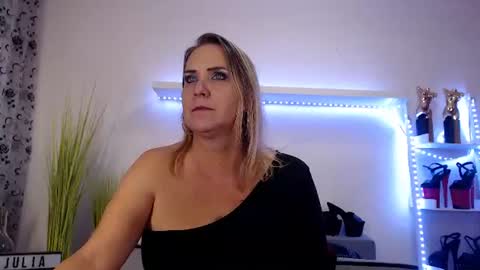 Julia online show from November 16, 10:56 pm