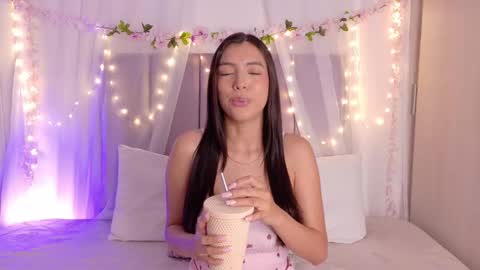 Juliet Bennet online show from December 2, 3:05 am