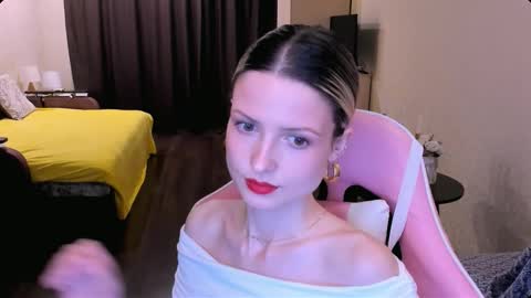 Julie online show from February 13, 3:15 pm