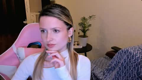 Julie online show from March 18, 3:18 pm