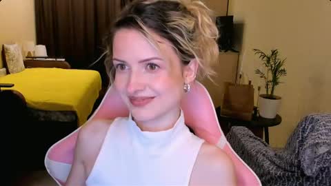 Julie online show from April 22, 4:36 pm