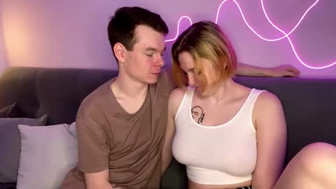 Julie and Thomas online show from October 11, 8:19 am