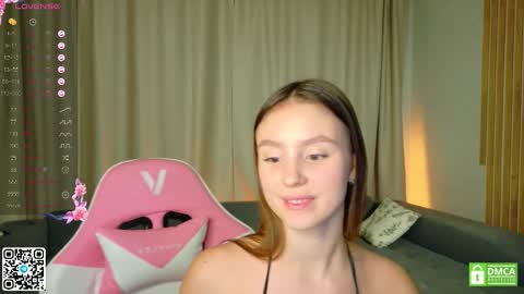 julieqt online show from November 4, 4:52 pm