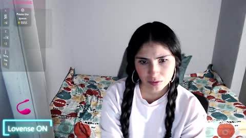 Snapshot of julieta4 chatting on December 18, 1:26 am Julieta4 online show from December 18, 1:26 am