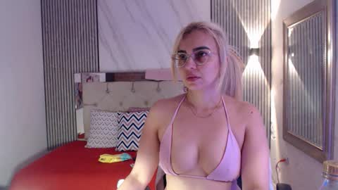 julieta__fox_ online show from March 12, 4:49 am