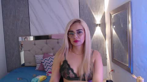 julieta__fox_ online show from March 18, 5:46 am