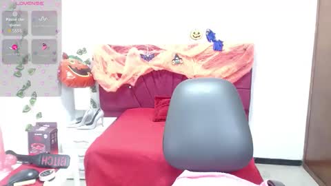 Snapshot of julieta_curvy69 chatting on October 7, 12:01 pm julieta_curvy69 online show from October 7, 12:01 pm