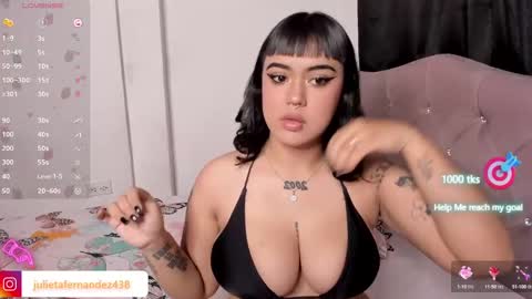 Snapshot of julieta_fernandez chatting on February 17, 4:17 pm Julieta Fernandez online show from February 17, 4:17 pm