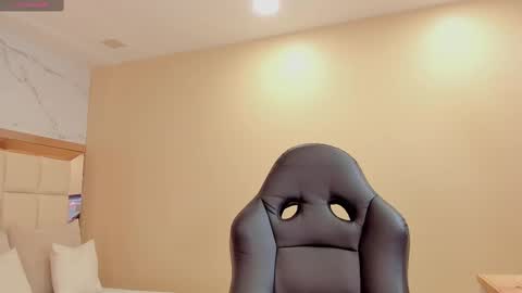 Snapshot of julieta_rose__ chatting on October 7, 10:17 pm online show from October 7, 10:17 pm