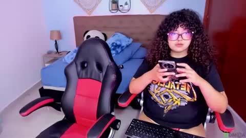 Snapshot of julieth_love_ chatting on October 11, 12:15 am Julieth online show from October 11, 12:15 am