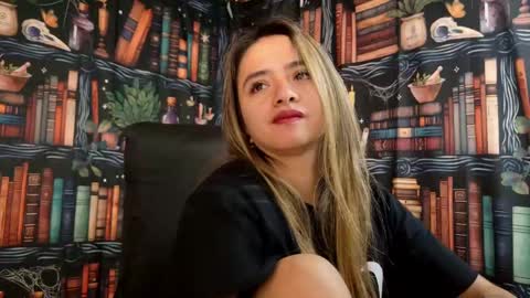 Julietta Jackson online show from February 14, 9:10 pm