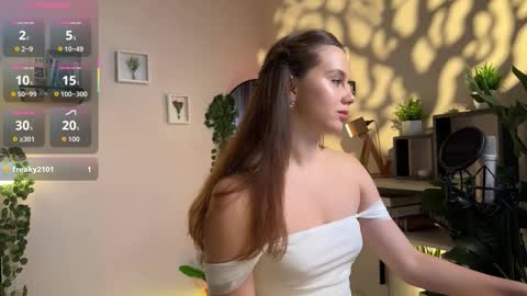 Julie online show from October 14, 2:20 pm