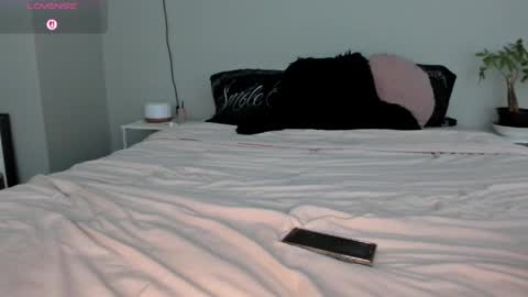 Juli Monroe online show from May 12, 3:15 am