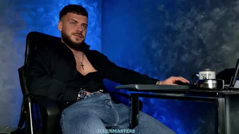 JULiUS   online show from January 16, 9:35 pm