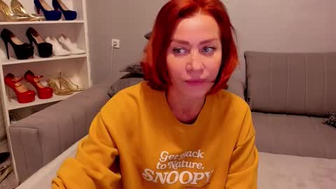 jullia_moor online show from March 16, 12:14 am