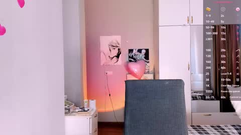 Snapshot of july_slowdive chatting on February 11, 12:47 pm Julie online show from February 11, 12:47 pm