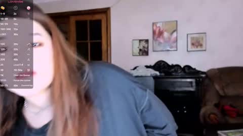 Snapshot of july_slowdive chatting on March 7, 7:30 am Julie online show from March 7, 7:30 am