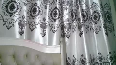 queen online show from April 21, 6:48 pm