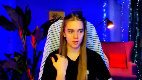 junewoods online show from February 25, 7:23 am