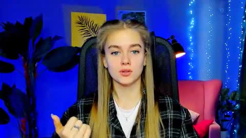 junewoods online show from January 14, 8:44 am