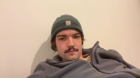 just_a_guy_with_a_big_cock online show from December 22, 11:11 pm