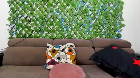 Chloe online show from April 19, 4:08 pm