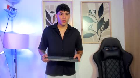 justin_payn14 online show from April 29, 3:11 am