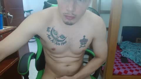 Snapshot of justin_taylor02 chatting on October 2, 3:00 pm justin_taylor02 online show from October 2, 3:00 pm