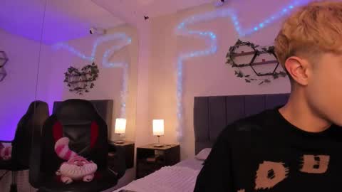 Justin online show from November 5, 11:23 am