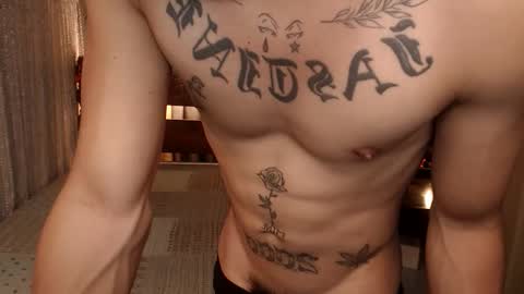 justine_hunk online show from April 25, 5:53 am