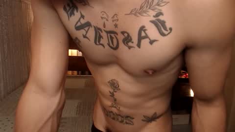 justine_hunk online show from April 23, 1:57 pm