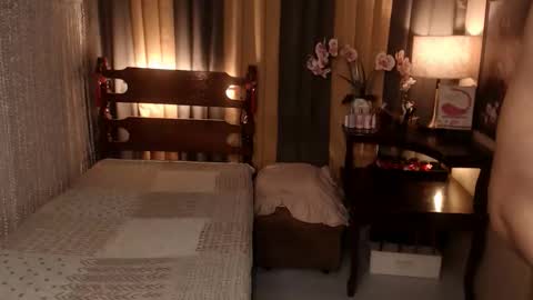 justine_hunk online show from January 15, 9:45 pm