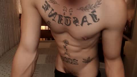 justine_hunk online show from April 25, 6:05 pm