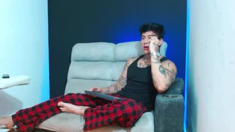 justinfuller_31 online show from May 16, 6:50 pm