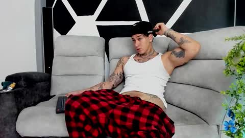 justinfuller_31 online show from November 9, 12:25 am