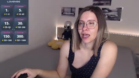 Julie online show from February 2, 5:21 am