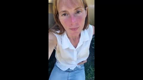 justsittingherenottoonude online show from May 18, 10:05 pm