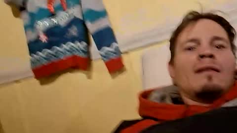 jveillette00p27 online show from December 21, 7:04 am