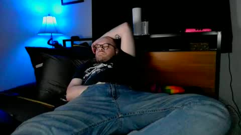 MidsizeBiGuy online show from January 1, 7:09 am