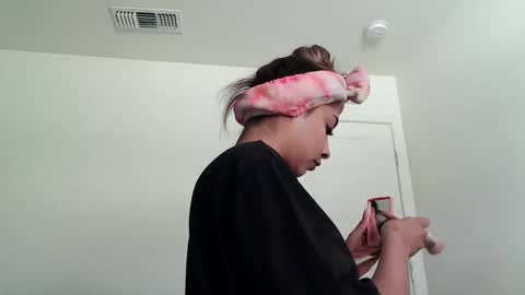 kaelagreen online show from April 7, 11:29 pm