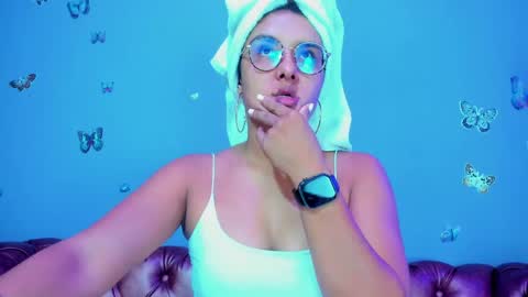 kaira_mosse_ online show from May 12, 10:57 am