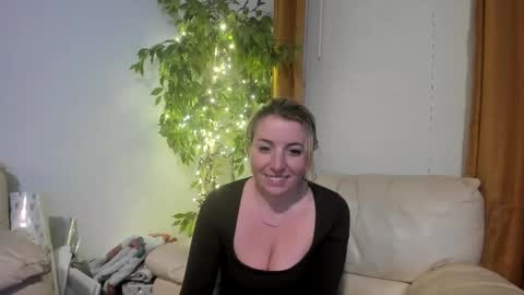Snapshot of kaliii_jones chatting on February 7, 4:27 am Kaliii jones online show from February 7, 4:27 am