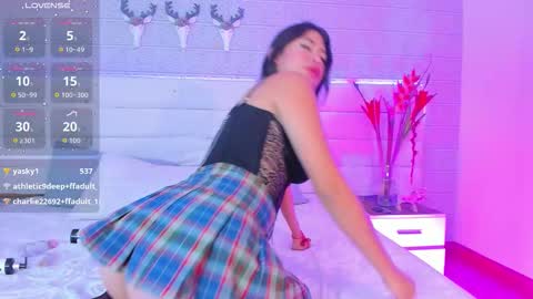 Snapshot of kamileblake chatting on September 18, 5:44 am online show from September 18, 5:44 am